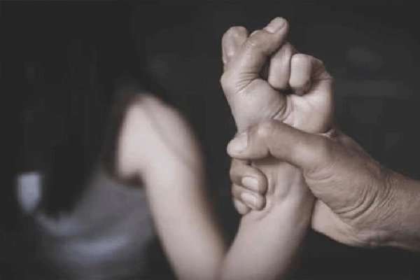 वडील, भाऊ आणि मामा ग्राहक आणायचे, २०० रुपये घेऊन मला आत पाठवायचे