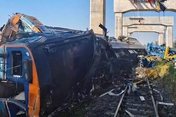 Crane-train accident in Thailand