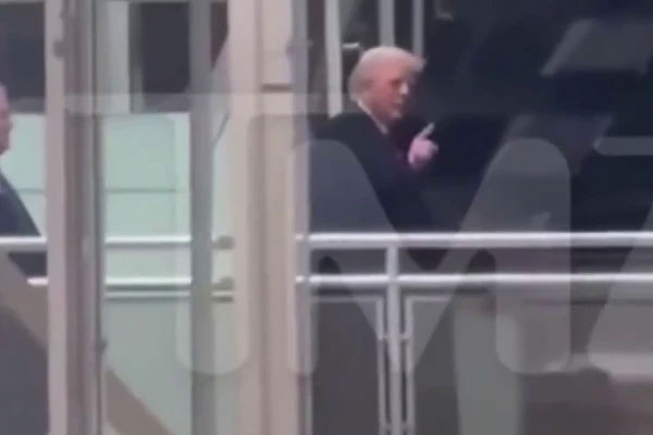 trump shows middle finger