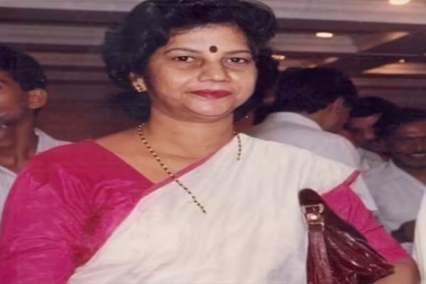 नीला देसाईं