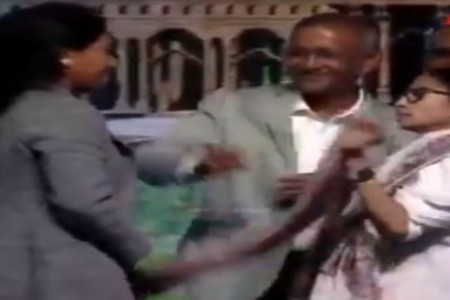 बाईचं डोकं फिरलंया! स्वर्ण पदक विजेत्यांचा ममता बनर्जी कडून अपमान