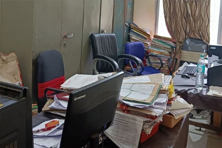 शासकीय कर्मचार्‍यांना वेळेत येण्याची अ‍ॅलर्जी