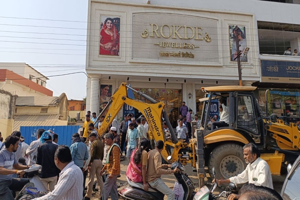 Bhndara Municipal Council, encroachment removal campaign, Rokade Jewelers,