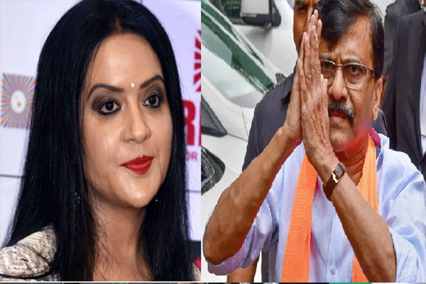 fadnavis-wife-comes-to-defense