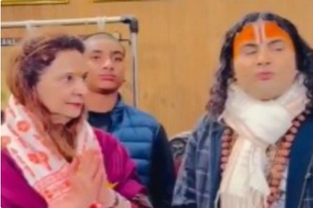 'मी अजूनही गोमूत्राने स्नान व सेवन करते' - नवजोत कौर सिद्धूंचा दावा चर्चेत!VIDEO