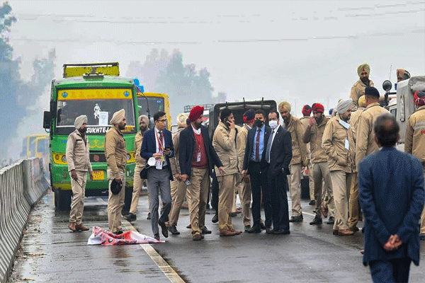 security-lapse-in-pm-modi-security