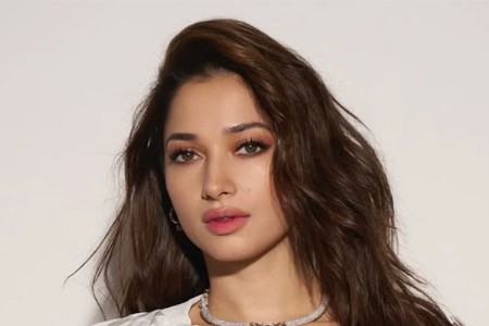 अबब... 6 मिनिटांचा डान्स आणि कोट्यवधींची फी!