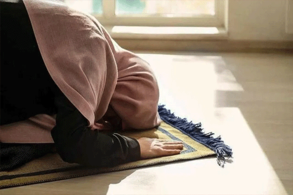 female-student-ragged-in-palghar