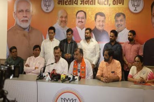 12 Congress corporators join BJP