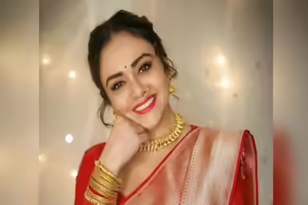 Amruta Khanvilkar 