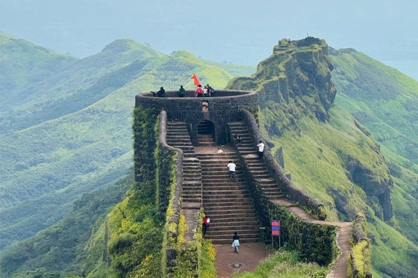 rajgad fort tourist dies after collapsing near pali gate in pune