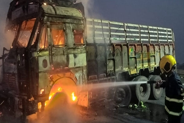 samruddhi expressway truck catches fire, two killed in fatal accident