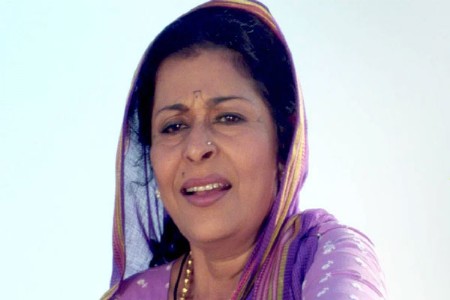 घरची परिस्थिती हलाखीची, जिद्दीच्या जोरावर गाठले यश