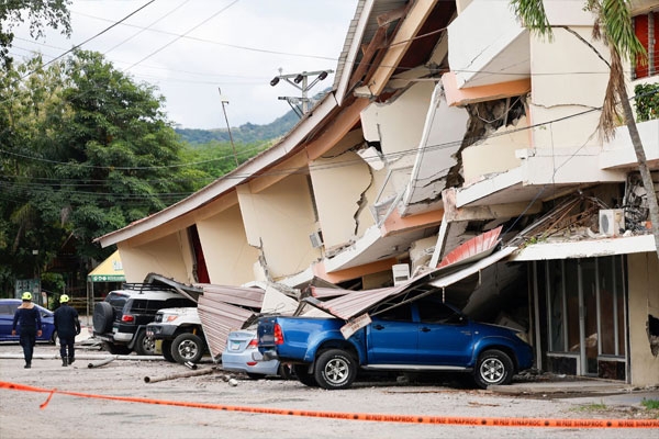 Panama hit by earthquake tremors
