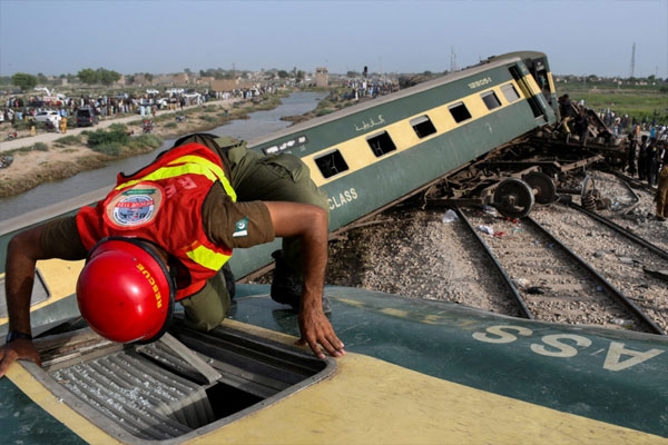 Horrific train accident in Pakistan
