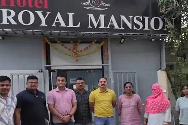 husband and girlfriend booked for viral obscene photos of wife in nagpur