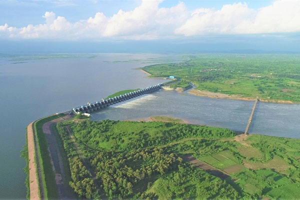 gosikhurd dam reaches 100% capacity with 40.49 tmc water storage