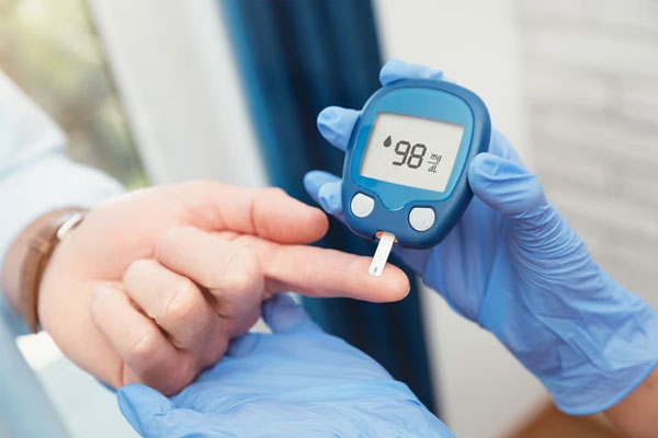 what causes diabetes? 5 lifestyle tips to reduce your risk