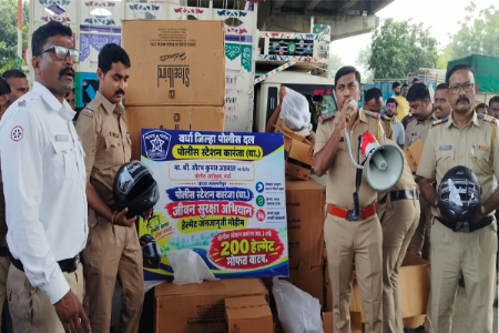 कारंजात २०० दुचाकीस्वारांना हेल्मेट वाटप
