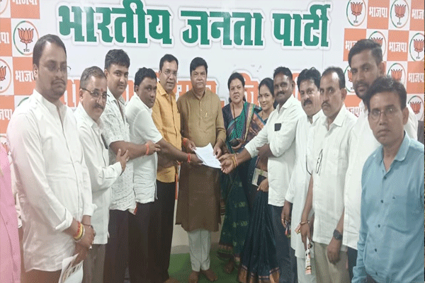 mla-rahangdale-by-panchayat-samiti-members mla-rahangdale-by-panchayat-samiti-members