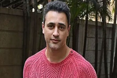 इम्रान खानला २८ ऑक्टोबरपर्यंत देश सोडण्याचे निर्देश