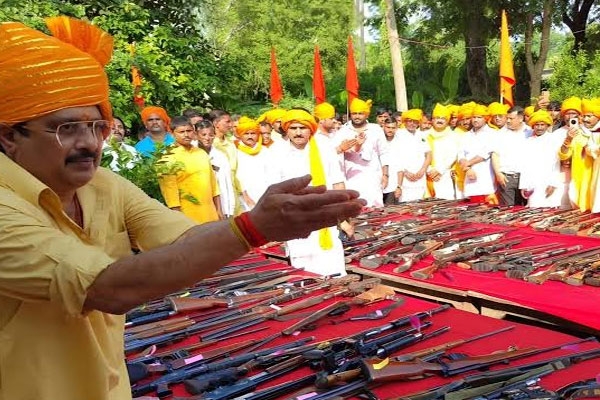 Raghuraj Pratap Singh Raja Bhaiya Weapon Puja: 500 Guns Displayed, Viral Statement Sparks Debate