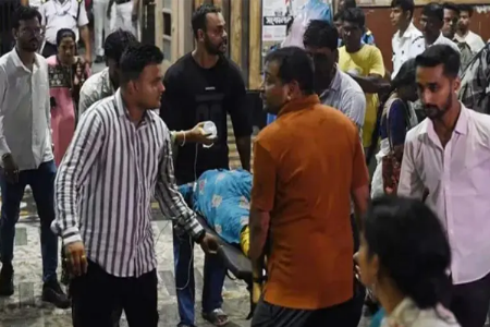 कोलकात्यातील दुर्गापूजा मंडपात चेंगराचेंगरी; १९ जणांचा मृत्यू!
