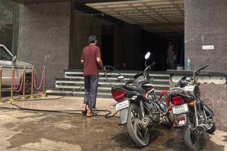 पाण्याचा अपव्यय:अकोल्यात हॉटेल व्यावसयिकाला पाच हजारांचा दंड