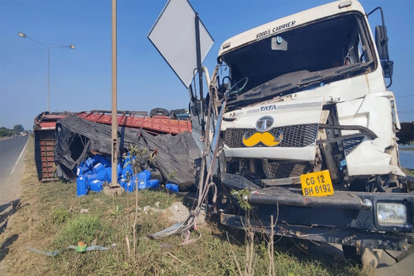 truck-and-trailer-collide