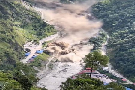 महाप्रलयानंतर नेपाळने विकली ३.९० कोटी डॉलर्सची वीज