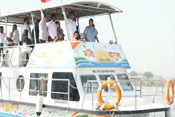 यमुनेत क्रूझ सफारीचा नवा अध्याय!