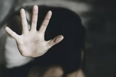 अल्पवयीन मुलीवर वर्षभर लैंगिक अत्याचार!