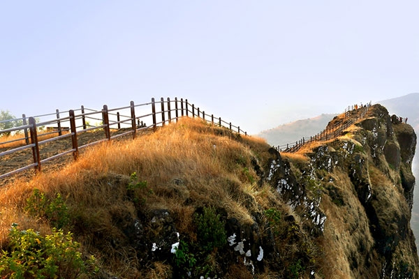 raigad fort tragedy body of 37-year-old youth found in 800-foot valley below takmak tok