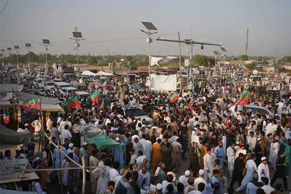 imran khan release protest: pti launches long march towards islamabad