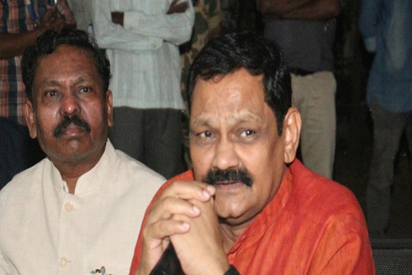 tribal development minister ashok uike visits gadchiroli hostel, interacts with students