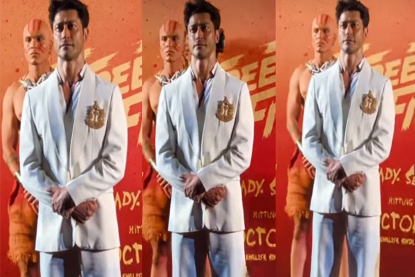 vidyut jammwal holds breath for 15 minutes at street fighter event, fans shocked