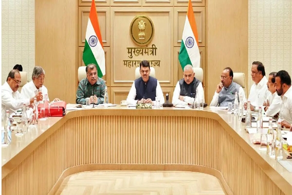maharashtra cabinet meeting cm fadnavis announces 7 big decisions, relief for police and wadars