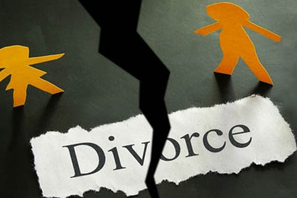 divorce dispute turns violent as wife and relatives attack two men with knife in nagpur