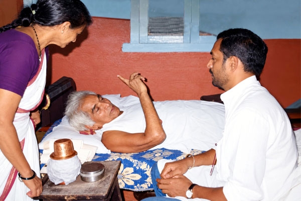 nana patekar, nana patekar death, nana patekar news, anandwan, baba amte, sadhanatai amte, kaustubh amte, nana patekar tribute, nana patekar memories, anandwan news, marathi actor, marathi cinema, nana patekar legacy, chandrapur news, maharashtra news
