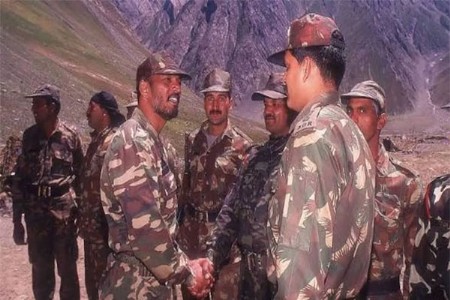 पडद्यावरच नाही, तर सीमेवरही नडलेला ’नटसम्राट’