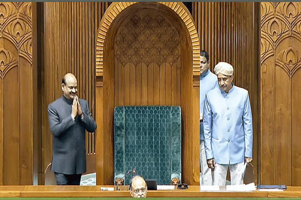 सभापती ओम बिर्ला लोकसभेत प्रवेश करणार नाहीत!