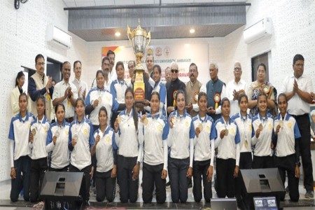 अमरावती विद्यापीठाची महिला चमू अव्वल