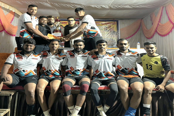 राज्यस्तरीय व्हॉलीबॉल स्पर्धेत लॉयड्स मेटल्स संघ विजेता