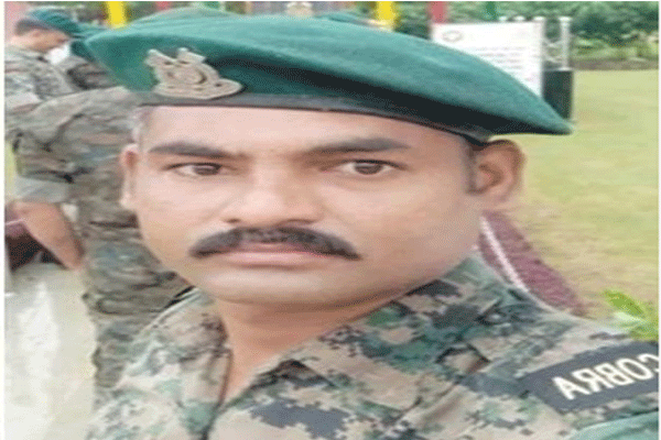 वडिलांच्या डोळ्यासमोरच CRPF जवानाचा रस्त्यावर अपघाती मृत्यू