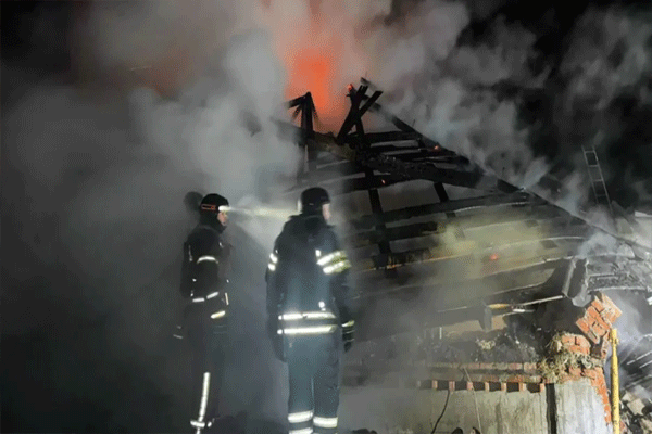 हृदयद्रावक! वडिलांसह तीन मुलांचा मृत्यू, गर्भवती आई जखमी