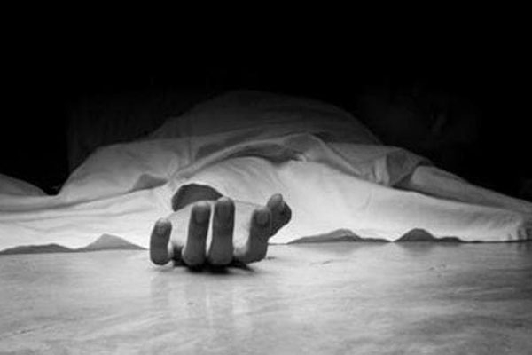 commits suicide in despair