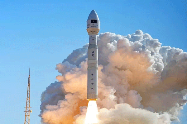 पाकिस्तानने चीनच्या मदतीने लॉन्च केला नवीन उपग्रह; भारतासाठी धोका?