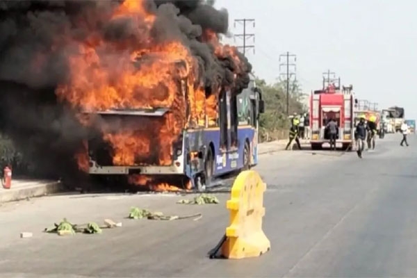 Pune bus fire 