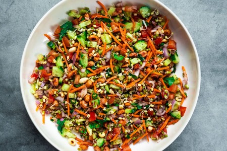 मूग डाळीचे सलाड कसे बनवायचे, जाणून घ्या