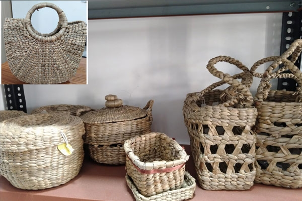 Handicrafts made from water lilies